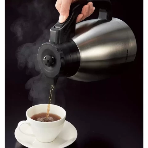 Stainless steel thermal carafe – coffee remains hot for hours