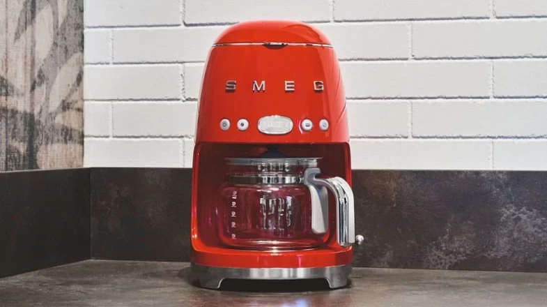 SMEG Drip Coffee Maker Red Banner Photo