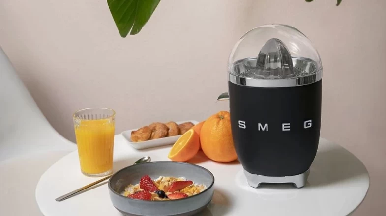 SMEG Citrus Juicer Black Banner Photo